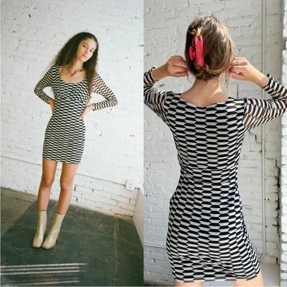 Lisa Says Gah Lara Mini Dress Rug Black White Retro Long Sleeve Size Small - Picture 1 of 5